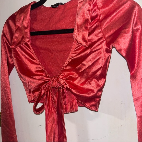 Red satin corset top with adjustable front ties - Picture 4 of 7